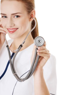 Doktor stetoskop ile dinleme