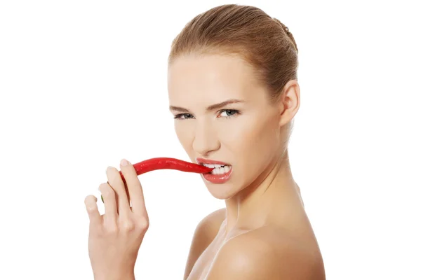 Beautiful woman with chili pepper in mouth. — Stock Photo, Image