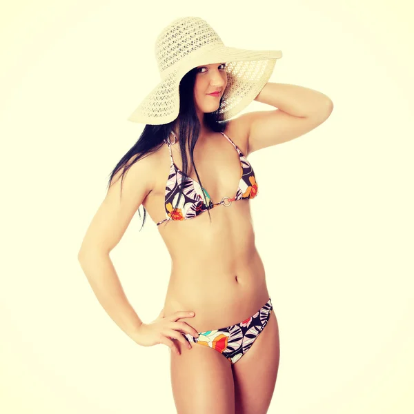 Estate giovane donna in bikini — Foto Stock