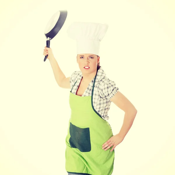 Boos jonge vrouw koken — Stockfoto