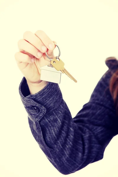 Young businesswoman with house keys in hand — Stock Photo, Image