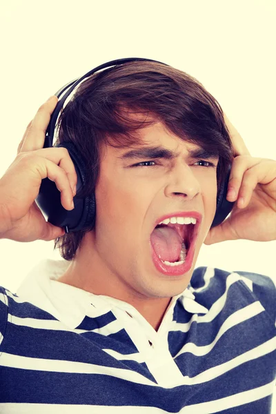Junge Männer singen mit Kopfhörern. — Stockfoto