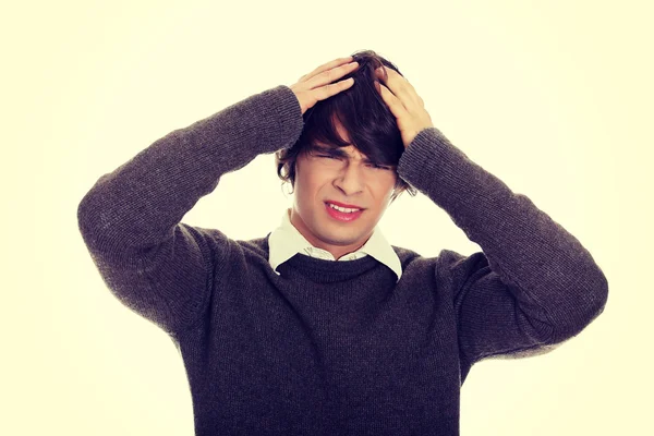 Mladý muž s velkou bolest hlavy nebo problém. — Stock fotografie