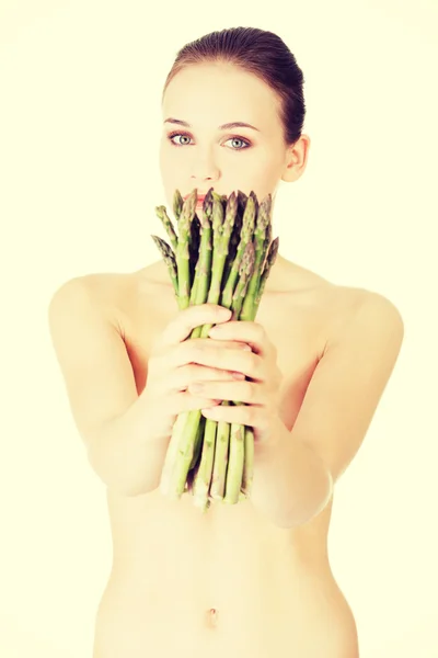 Donna con asparagi — Foto Stock