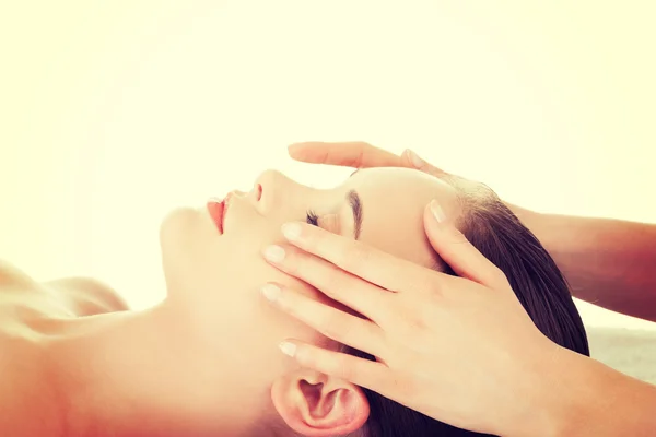 Woman receiving face massage — Stock Photo, Image