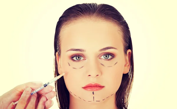 Kosmetiska botox injektion i ansiktet — Stockfoto