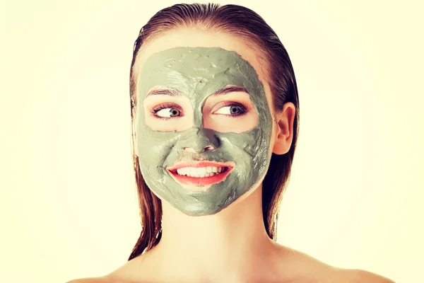 Woman with clay facial mask — Stock Photo, Image