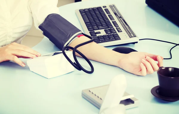 Asistencia sanitaria en el trabajo . — Foto de Stock