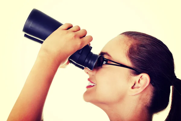 Woman with binoculars. — Stock Photo, Image