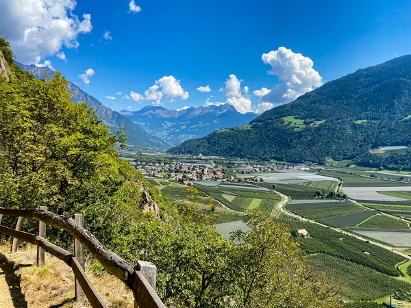 意大利Alto Adige Rabland附近的Adige山谷 图库图片