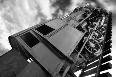 eski tren yolda lokomotif