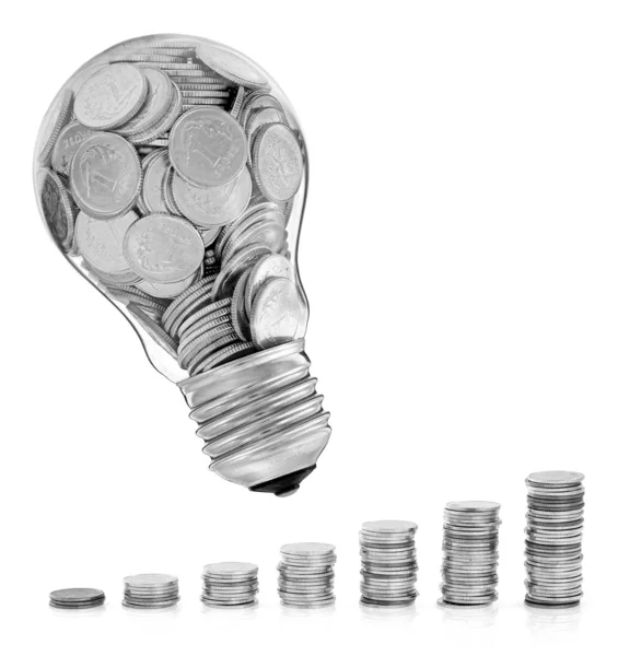 Grande ideia e lâmpada de vidro com moedas — Fotografia de Stock