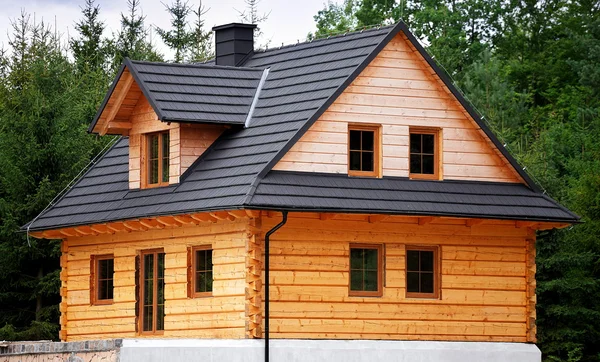 Wooden cottage — Stock Photo, Image