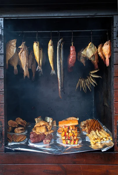 Smokehouse gelen deniz balıkları — Stok fotoğraf