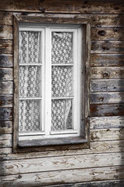 ahşap duvar penceresinde kırsal çok ihmal