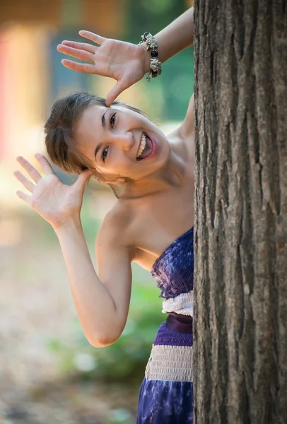 Linda chica burlas — Foto de Stock