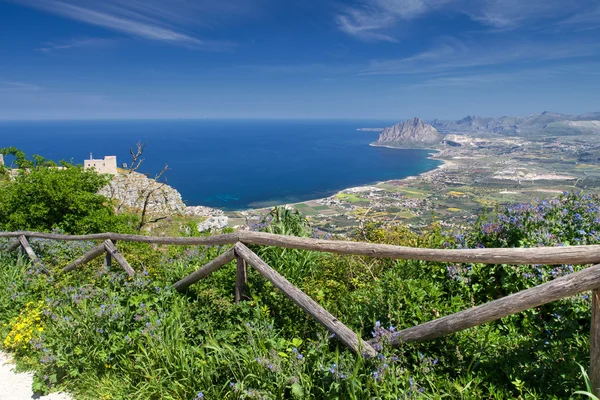 Vue sur le littoral depuis Erice Town — Photo