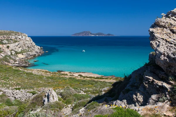 Playa de Cala Rossa en la isla de Favignana, Italia Imágenes de stock libres de derechos
