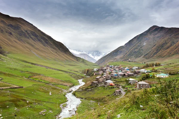 Ushguli dorp in swanetia. Georgië — Stockfoto