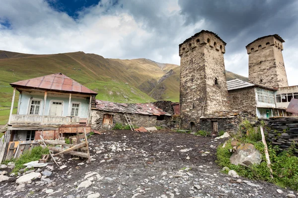 Ushguli dorp in swanetia. Georgië — Stockfoto