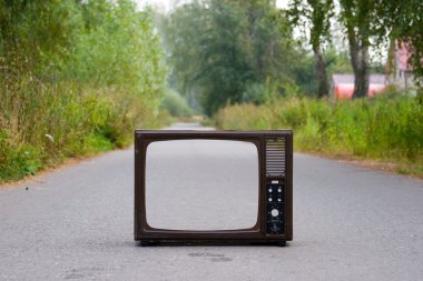Retro tv yolda
