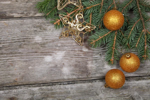 Enfeites de Natal dourado — Fotografia de Stock