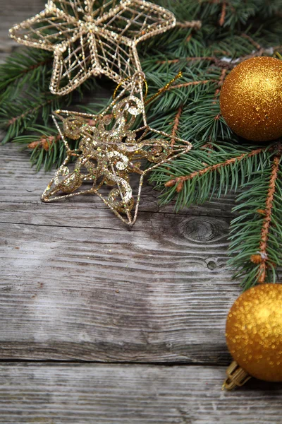 Enfeites de Natal dourado — Fotografia de Stock