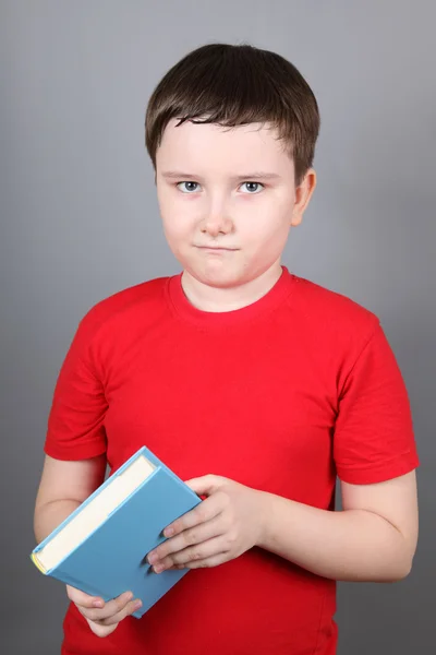 Αγόρι με ένα βιβλίο — Φωτογραφία Αρχείου