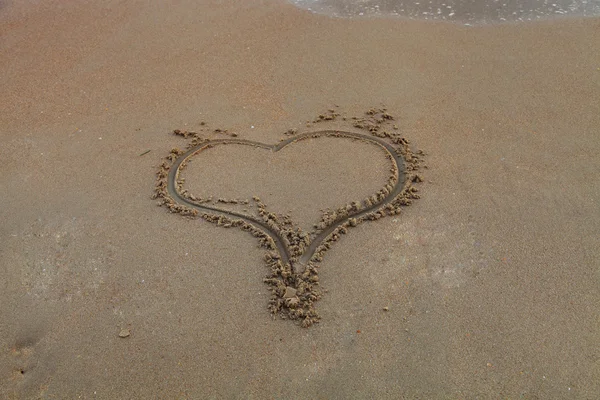 Serce na plaży piasek — Zdjęcie stockowe
