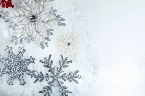 Σύνορα Νιφάδες Χιονιού Στο Χιόνι Λευκό Φόντο Χριστουγεννιάτικη Διακόσμηση Θέση — Φωτογραφία Αρχείου