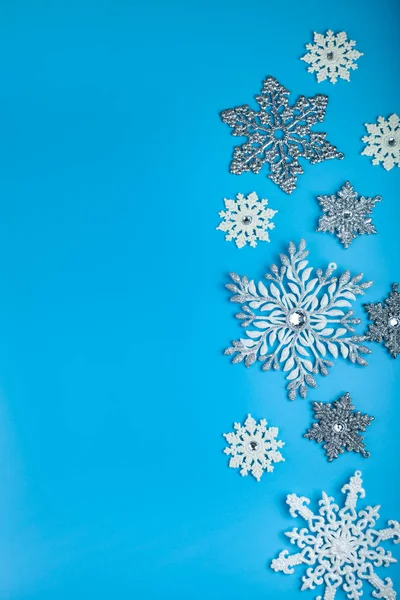 Fronteira Flocos Neve Fundo Azul Decoração Natal Lugar Para Seu — Fotografia de Stock