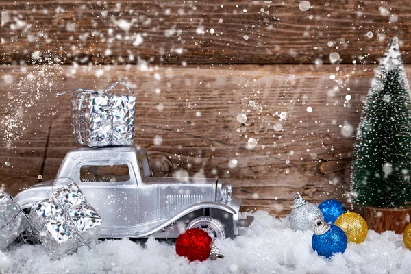 Macchina Porta Regali Natale Sfondo Natale Con Neve Palle Alberi — Foto Stock