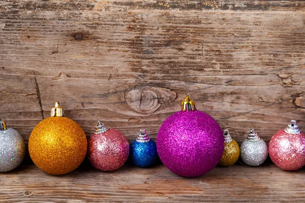 Confine Palle Multicolori Uno Sfondo Legno Natale Sfondo Festivo — Foto Stock