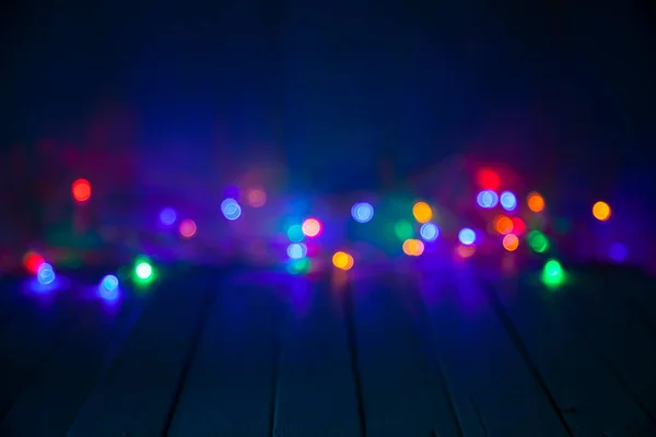Ein Bunter Festkranz Leuchtet Dunkeln Weihnachten Hintergrund Mit Lichtern Bokeh — Stockfoto