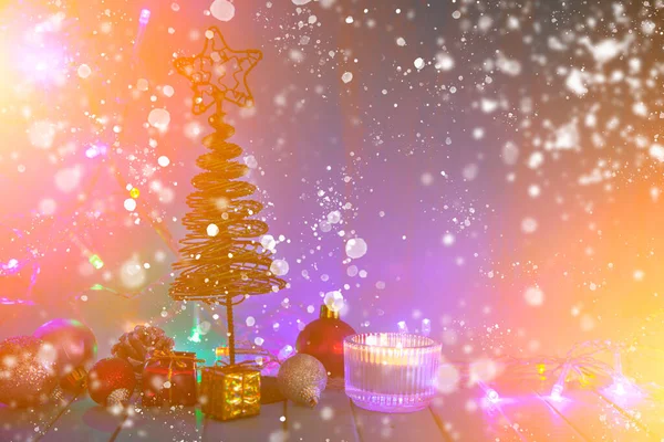 Gyertya Dekoráció Karácsonyfa Karácsonyi Fények Hátterében Ünnepi Képeslap — Stock Fotó
