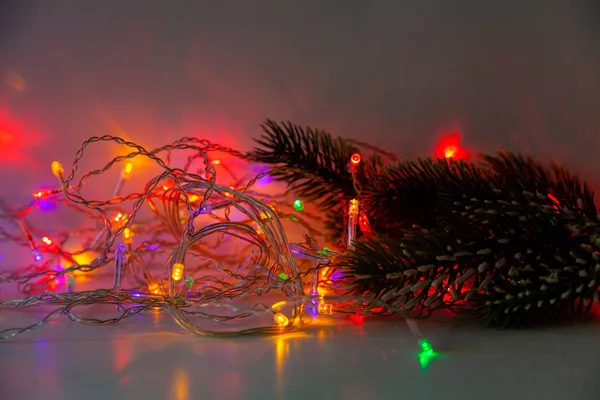 Φωτεινά Πολύχρωμα Φώτα Της Πρωτοχρονιάς Σκούρο Φόντο Χριστουγεννιάτικο Φόντο — Φωτογραφία Αρχείου