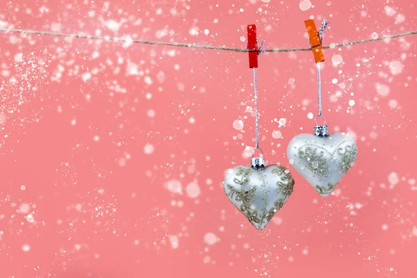 Bolas Navidad Corazones Sobre Fondo Rosa Hermosa Tarjeta Navidad — Foto de Stock