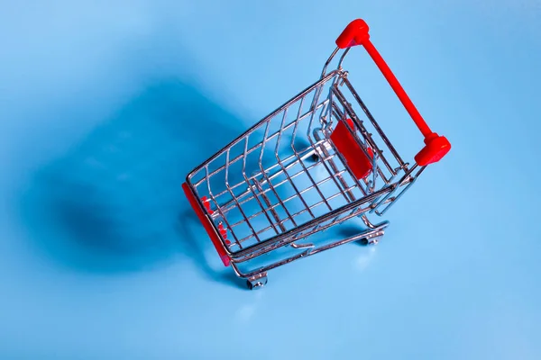 Shopping Cart Blue Background Top View — стоковое фото