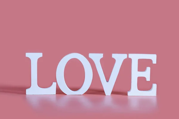 Word Liefde Een Roze Achtergrond Valentijnskaart Stockfoto
