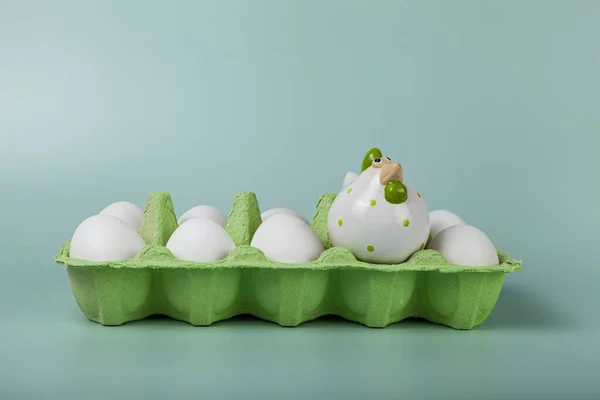 Boldog Húsvétot Húsvéti Tojás Csirke Fehér Tojás Zöld Háttérrel Húsvéti — Stock Fotó