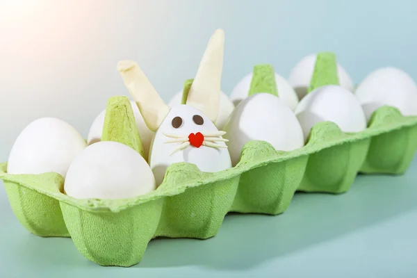 Boldog Húsvétot Húsvéti Tojás Csirke Fehér Tojás Zöld Háttérrel Egy Stock Kép