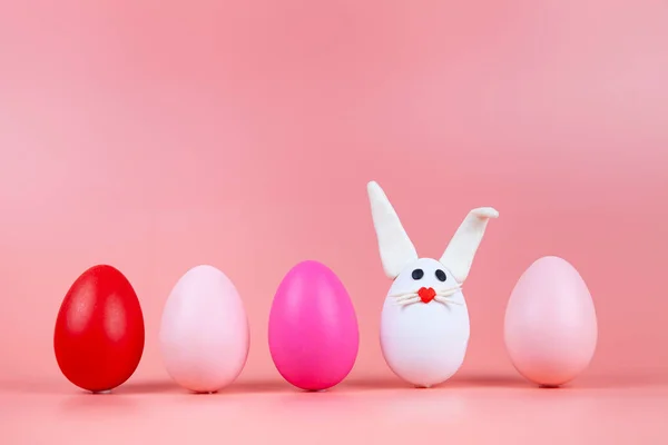 Пасхальные Яйца Виде Кролика Розовом Фоне Место Текста — стоковое фото