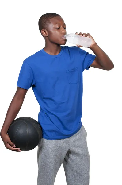 Adolescente com basquete — Fotografia de Stock