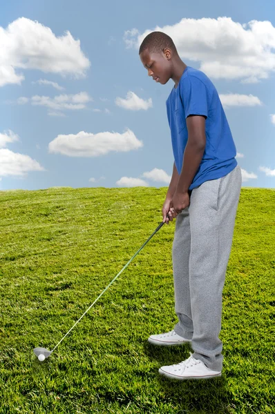 Nero adolescente golfista — Foto Stock