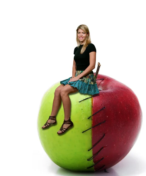 Frau mit Apfel — Stockfoto