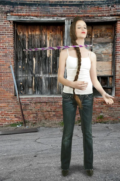 Ragazza con Hula Hoop — Foto Stock