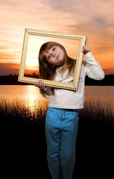 Meisje in een frame — Stockfoto