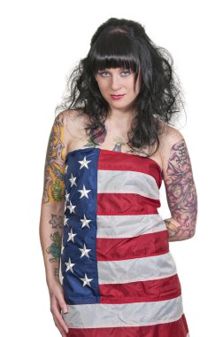 Bayrağa Sarılmış Kadın