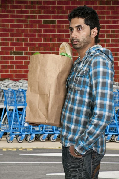Muž s nákupy — Stock fotografie