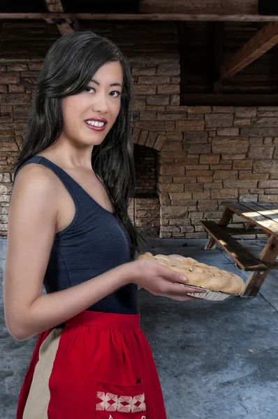 Femme Chef avec tarte — Photo